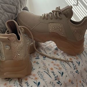 NWOT Steve Madden sneakers